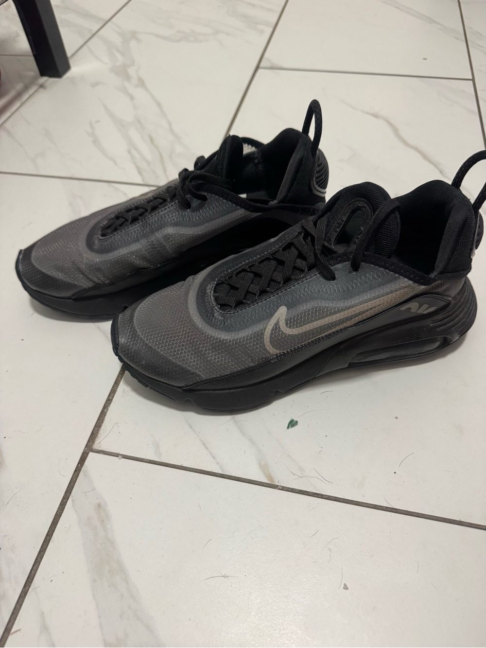 Nike Men’s Black and Gray Air Max Lightweight Sneakers